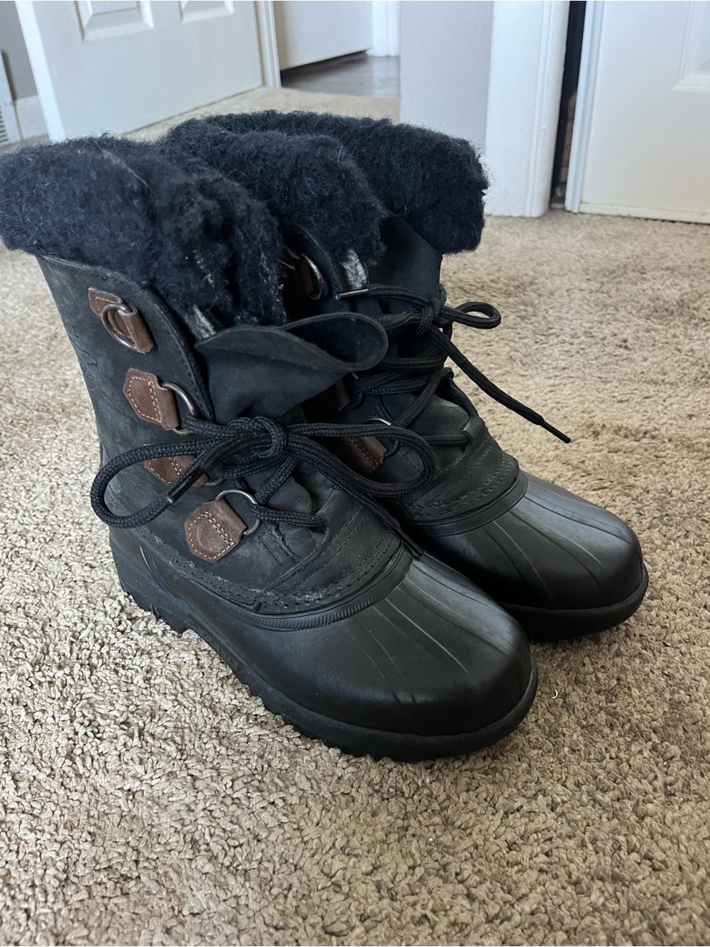 Sorel Black Lace-Up Winter Boots with Fleece Cuff